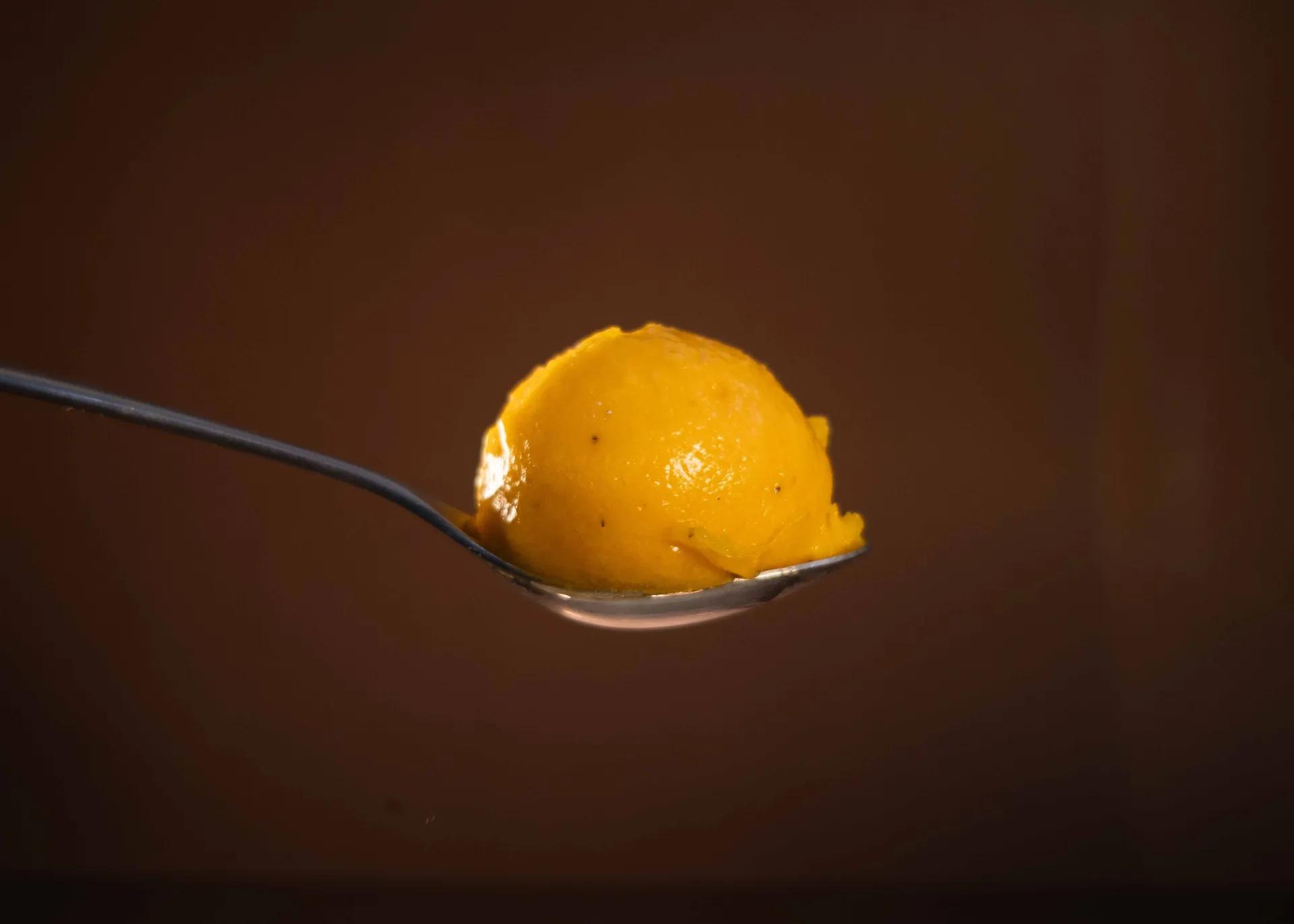 Popular item de Carlo Gelato: Mango con Maracuyá